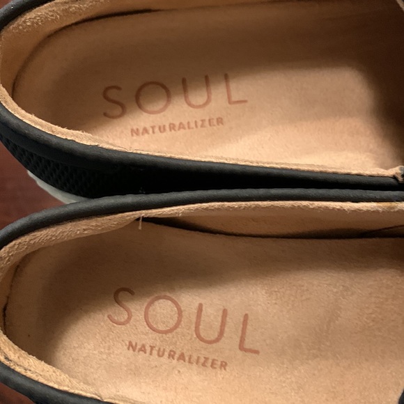 Naturalizer size 8 wide black. ms - Picture 2 of 4